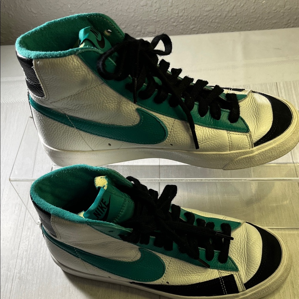 Nike High-Top Sneakers in Turquoise and White